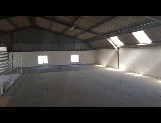 228M² FACTORY TO LET IN BLACKHEATH INDUSTRIAL